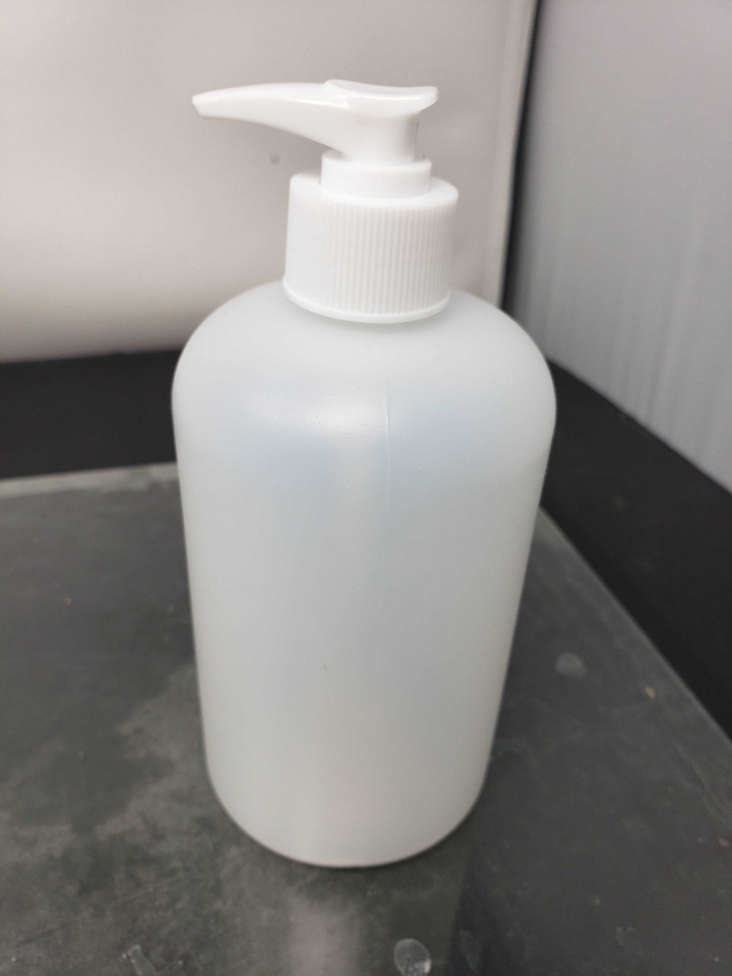Boston Round (white) with pump add on
